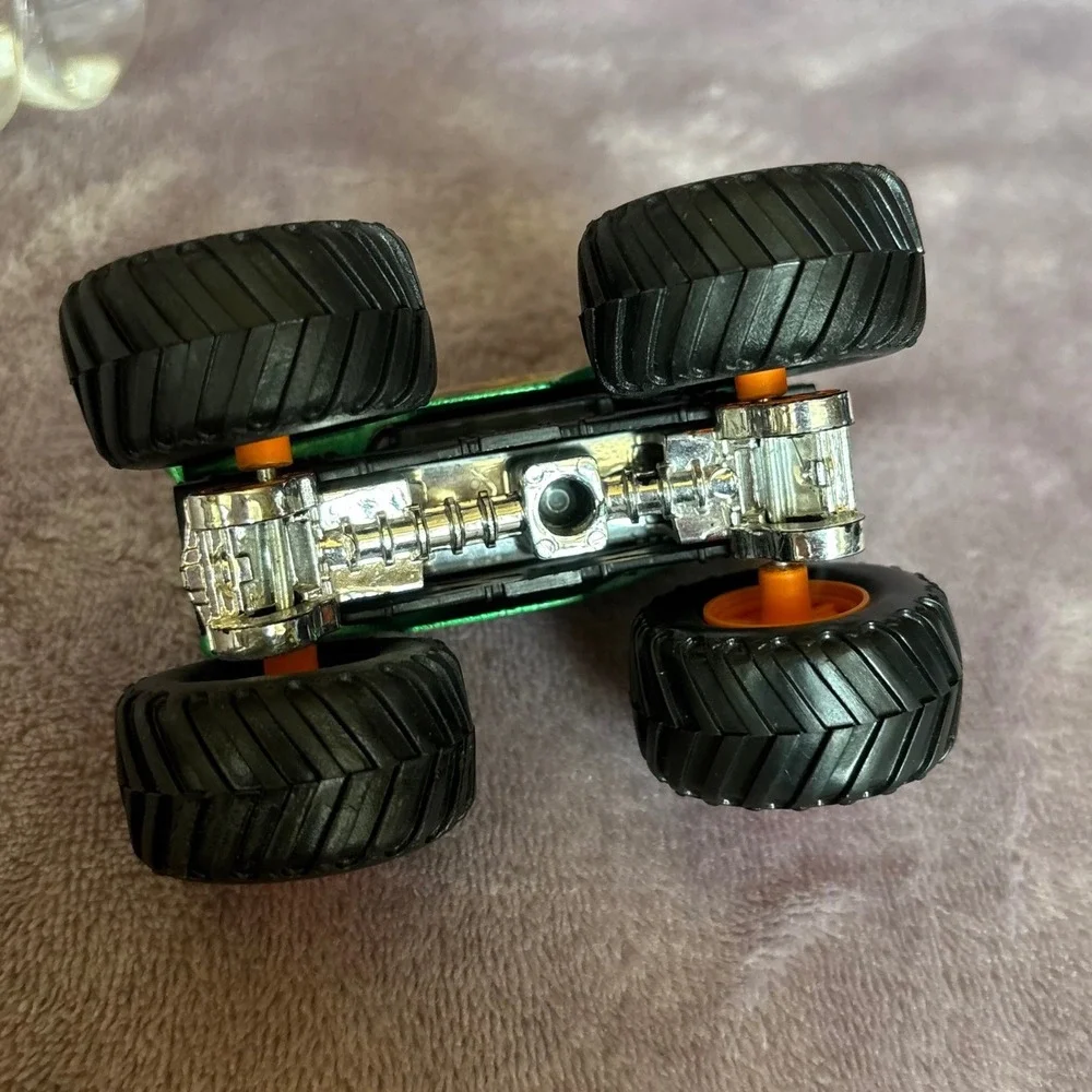 Hot Wheels Monster Jam Dragon Monster Truck 1:64 Die-Cast Green Orange Horns